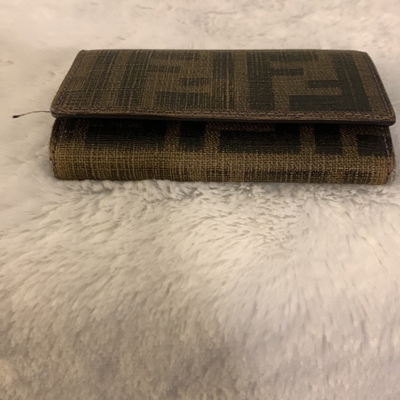 Authentic Fendi Key ๐ Holder - Picture 13 of 15